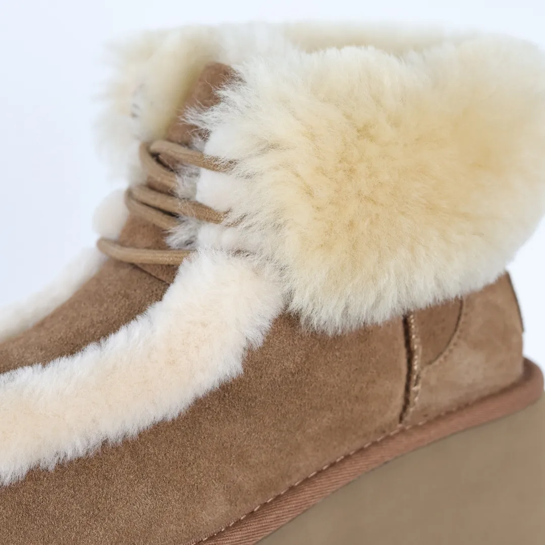 Pick up locally 💰700 Core recommended good price Independently developed original outsole, cashmere insole, keeping warm in winter, suitable for home use. In recent years, uug has launched a style series, which is partially skewed towards the preferences of young consumers, and has also been at the forefront of fashion trends. Shoe body material, water-repellent coated suede upper, 17mm UGGPURE™ implanted wool insole, lightweight non-slip and comfortable rubber outsole, with brand LOGO, complete packaging, size: 35 36 37 38 39 40